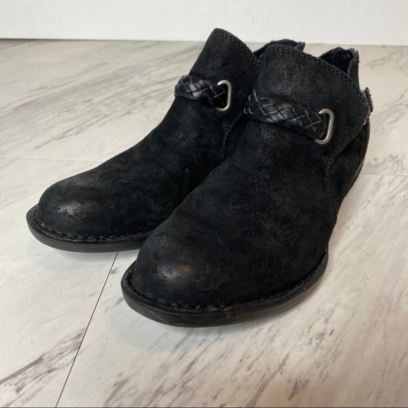 Born Sylvia Distressed Leather Black Bootie 7M - Picture 9 of 14